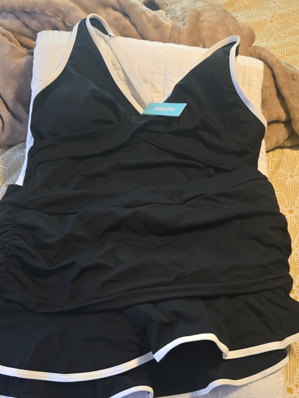 Aqua Eve Black White Swim suit